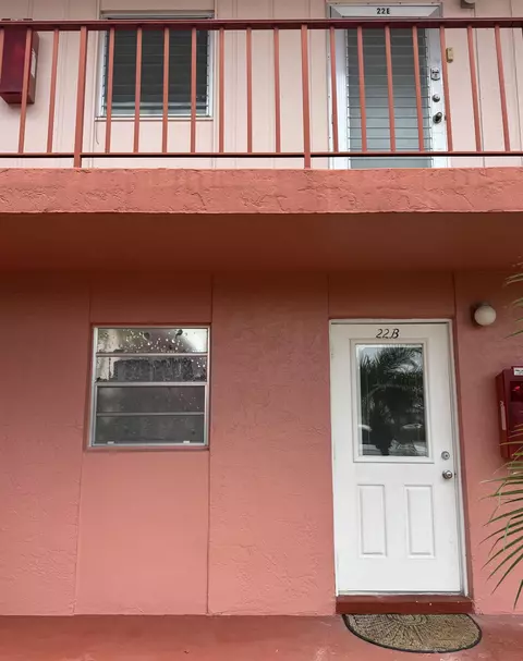 22 Golfs Edge #B, West Palm Beach, FL 33417