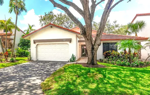 627 Hollows Cir, Deerfield Beach, FL 33442