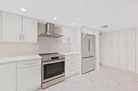 Kitchen - 19670 S Beach Rd #D314, Jupiter, FL 33469 photo 4 of 6