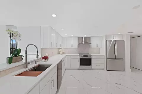Kitchen - 19670 S Beach Rd #D314, Jupiter, FL 33469 photo 1 of 6