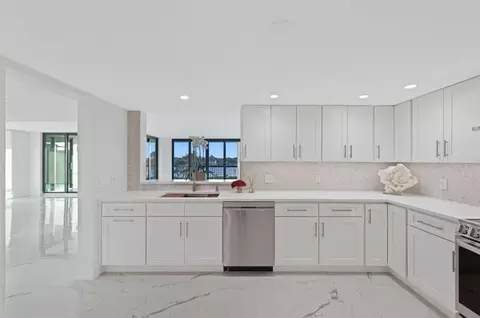 Kitchen - 19670 S Beach Rd #D314, Jupiter, FL 33469 photo 3 of 6