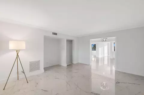 Living - 19670 S Beach Rd #D314, Jupiter, FL 33469 photo 6 of 6