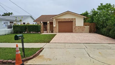 2655 Coolidge St, Hollywood, FL 33020