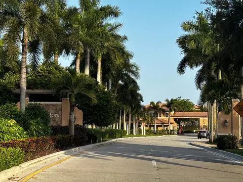 502 SW 147th Ave, Pembroke Pines, FL 33027
