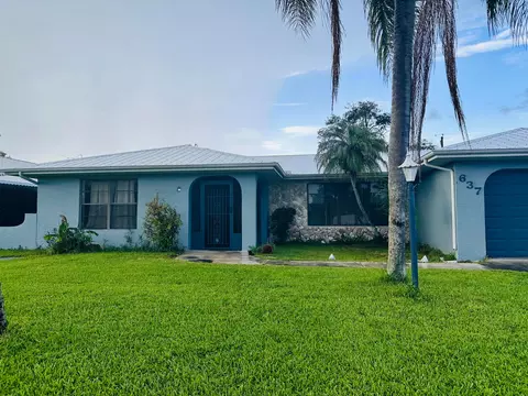 637 SE Thornhill Dr, Port Saint Lucie, FL 34983