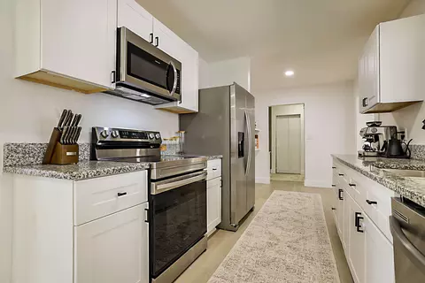 Kitchen - 1851 SE Jackson St, Stuart, FL 34997 photo 4 of 6
