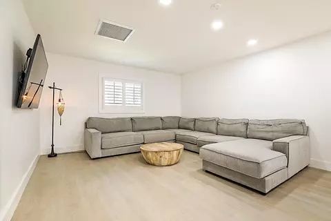 Living - 1851 SE Jackson St, Stuart, FL 34997 photo 7 of 8