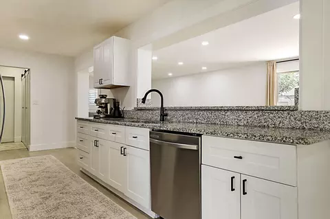 Kitchen - 1851 SE Jackson St, Stuart, FL 34997 photo 3 of 6