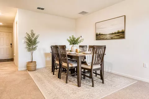 Dining - 773 SE 25th Dr, Okeechobee, FL 34974 photo 2 of 3