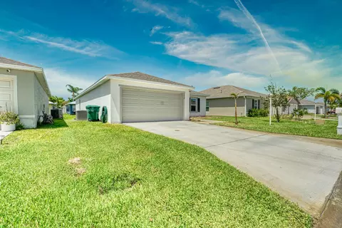 Exterior - 773 SE 25th Dr, Okeechobee, FL 34974 photo 2 of 9