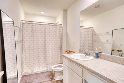 Bath - 773 SE 25th Dr, Okeechobee, FL 34974 photo 1 of 2