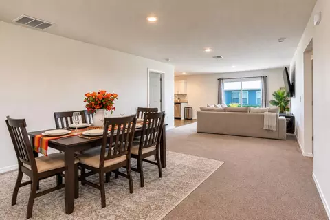 Dining - 773 SE 25th Dr, Okeechobee, FL 34974 photo 3 of 3