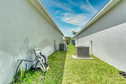 Exterior - 773 SE 25th Dr, Okeechobee, FL 34974 photo 6 of 9