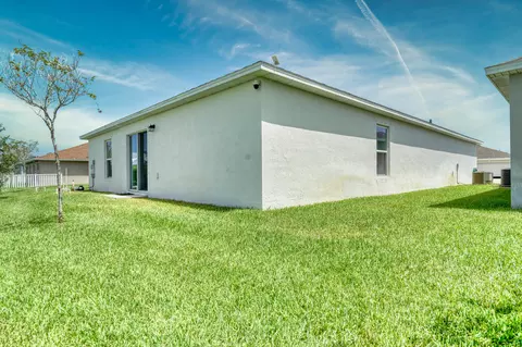 Exterior - 773 SE 25th Dr, Okeechobee, FL 34974 photo 4 of 9