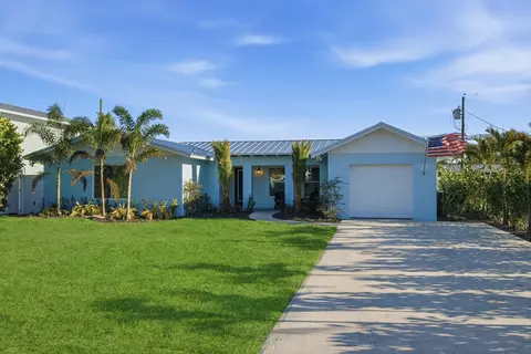 Exterior - 5216 SE Orange St, Stuart, FL 34997 photo 2 of 11