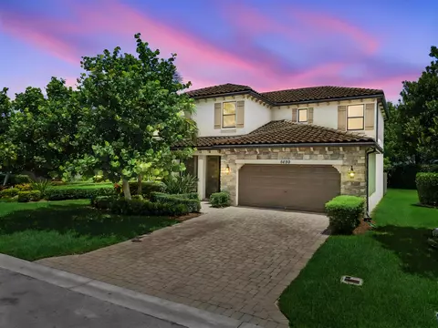 8899 Willow Cove Ln, Lake Worth, FL 33467