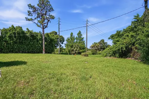 Exterior - 5926 SE Inez Ave, Stuart, FL 34997 photo 4 of 9