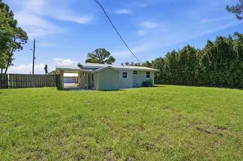 Exterior - 5926 SE Inez Ave, Stuart, FL 34997 photo 6 of 9