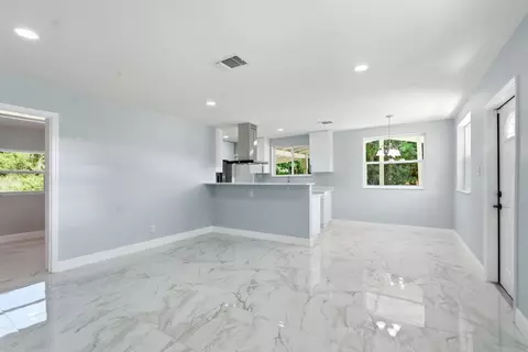 Living - 5926 SE Inez Ave, Stuart, FL 34997 photo 2 of 5