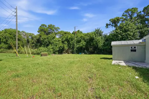 Exterior - 5926 SE Inez Ave, Stuart, FL 34997 photo 5 of 9