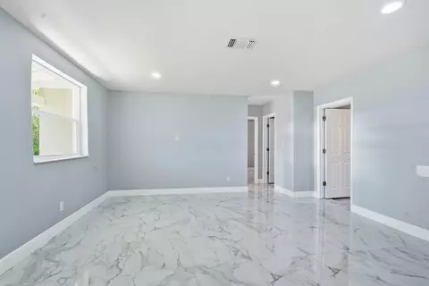 Living - 5926 SE Inez Ave, Stuart, FL 34997 photo 4 of 5