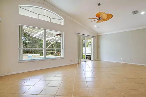 Living - 992 SE Westminster Pl, Stuart, FL 34997 photo 9 of 10