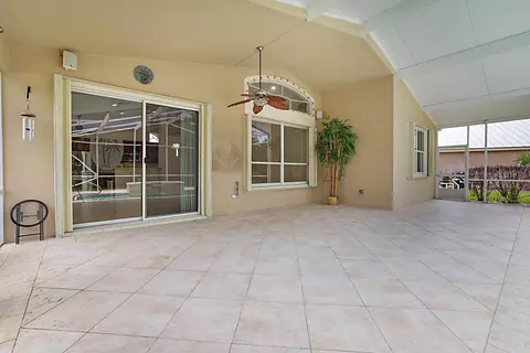 Exterior - 992 SE Westminster Pl, Stuart, FL 34997 photo 4 of 10