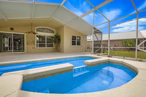 Exterior - 992 SE Westminster Pl, Stuart, FL 34997 photo 8 of 10