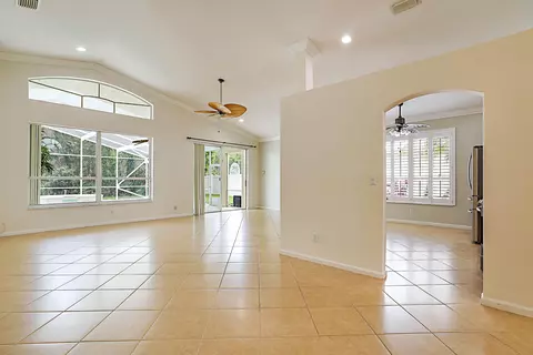 Living - 992 SE Westminster Pl, Stuart, FL 34997 photo 2 of 10