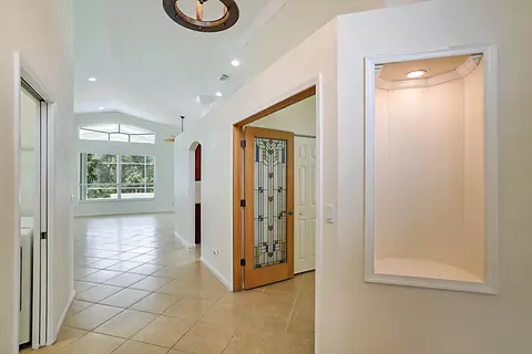 Entry Way - 992 SE Westminster Pl, Stuart, FL 34997 photo 1 of 3
