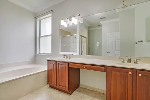 Bath - 992 SE Westminster Pl, Stuart, FL 34997 photo 2 of 4