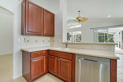 Kitchen - 992 SE Westminster Pl, Stuart, FL 34997 photo 5 of 7