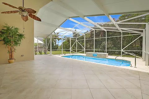 Exterior - 992 SE Westminster Pl, Stuart, FL 34997 photo 3 of 10