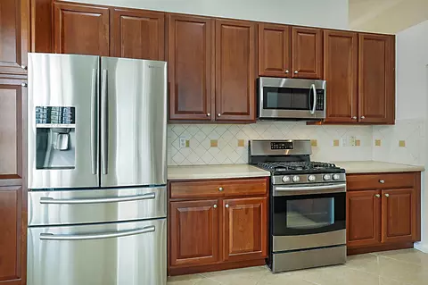 Kitchen - 992 SE Westminster Pl, Stuart, FL 34997 photo 2 of 7