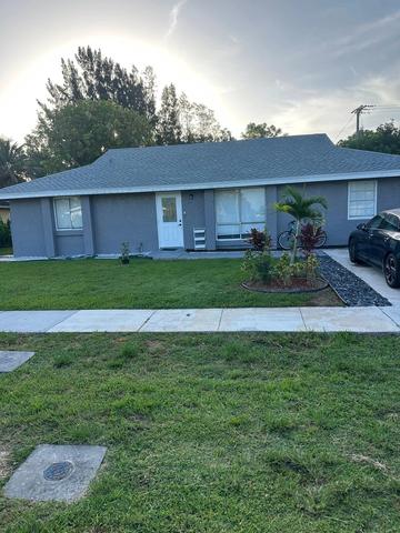 880 Camellia Dr, Royal Palm Beach, FL 33411