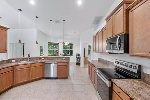 Kitchen - 9608 Mockingbird Trl, Jupiter, FL 33478 photo 4 of 6