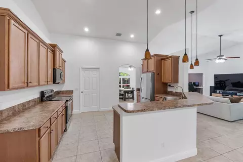 Kitchen - 9608 Mockingbird Trl, Jupiter, FL 33478 photo 2 of 6