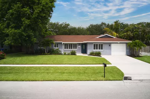 304 Circle W, Jupiter, FL 33458 photo 3