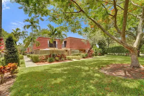 714 NW 98th Cir, Plantation, FL 33324