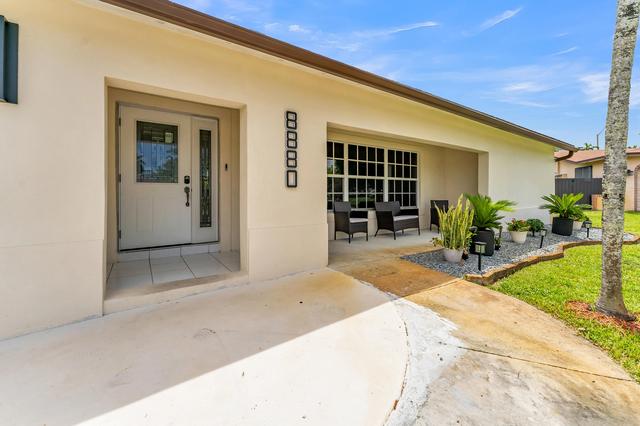 8880 NW 7th St, Pembroke Pines, FL 33024