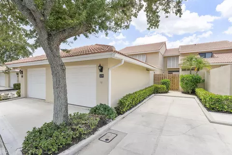 119 Old Meadow Way, Palm Beach Gardens, FL 33418