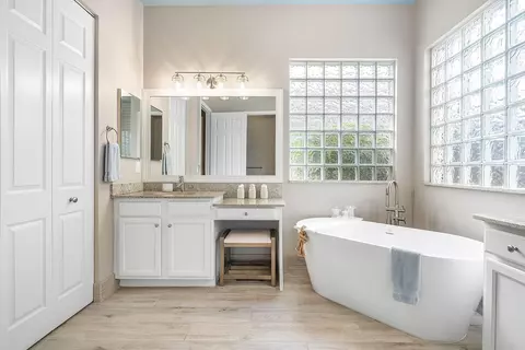 Bath - 8564 Breezy Oak Way, Boynton Beach, FL 33473 photo 3 of 5