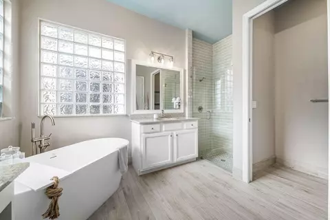 Bath - 8564 Breezy Oak Way, Boynton Beach, FL 33473 photo 2 of 5