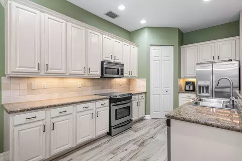 Kitchen - 8564 Breezy Oak Way, Boynton Beach, FL 33473 photo 5 of 5