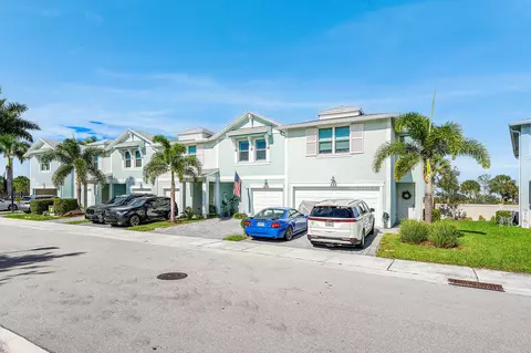 329 SE Halifax Ln, Stuart, FL 34994 photo 4