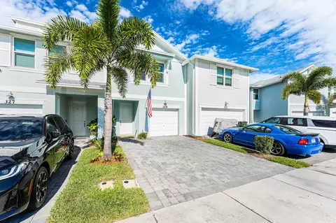 329 SE Halifax Ln, Stuart, FL 34994 photo 3