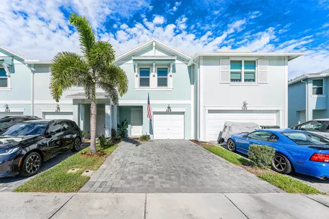 329 SE Halifax Ln, Stuart, FL 34994