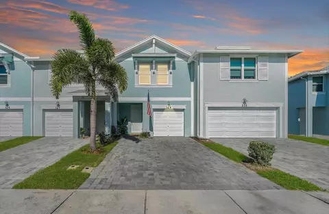 Exterior - 329 SE Halifax Ln, Stuart, FL 34994 photo 6 of 7