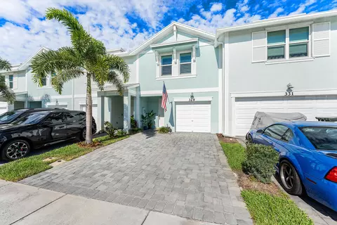 329 SE Halifax Ln, Stuart, FL 34994 photo 2