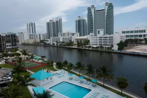 200 Leslie Dr #819, Hallandale Beach, FL 33009